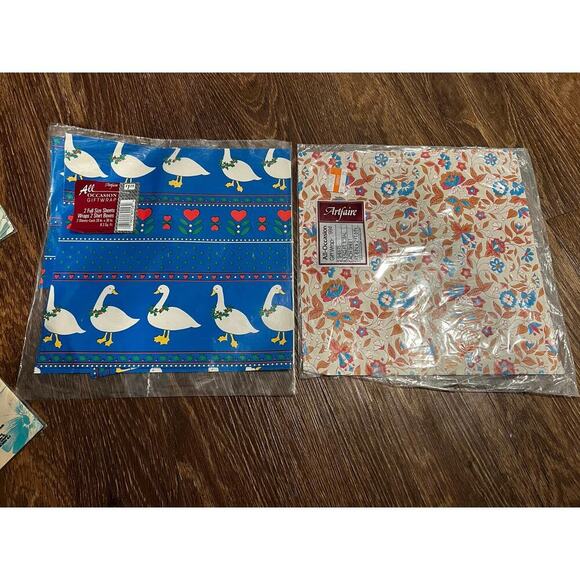 Vintage Wrapping Paper Bundle - Picture 2 of 7